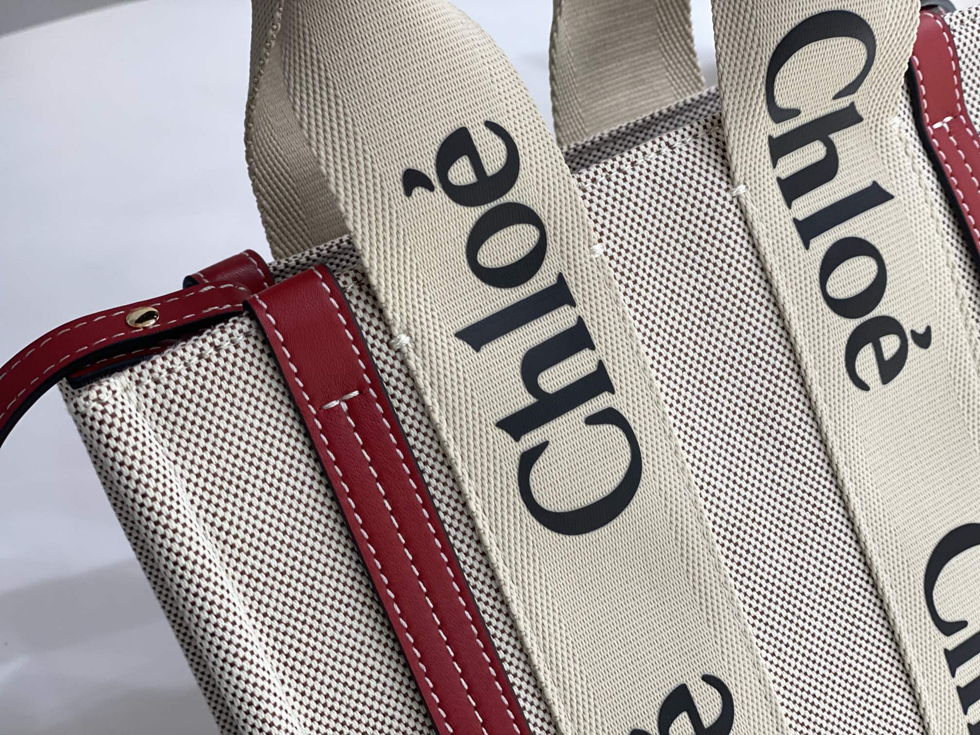 Chloe Small Woody Tote Bag In Linen